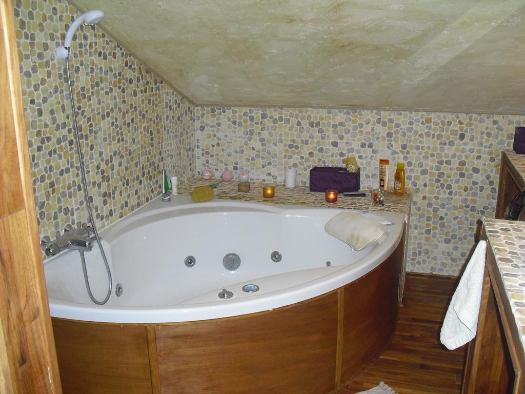 La Vignarelle Bed & Breakfast Callas Exterior photo
